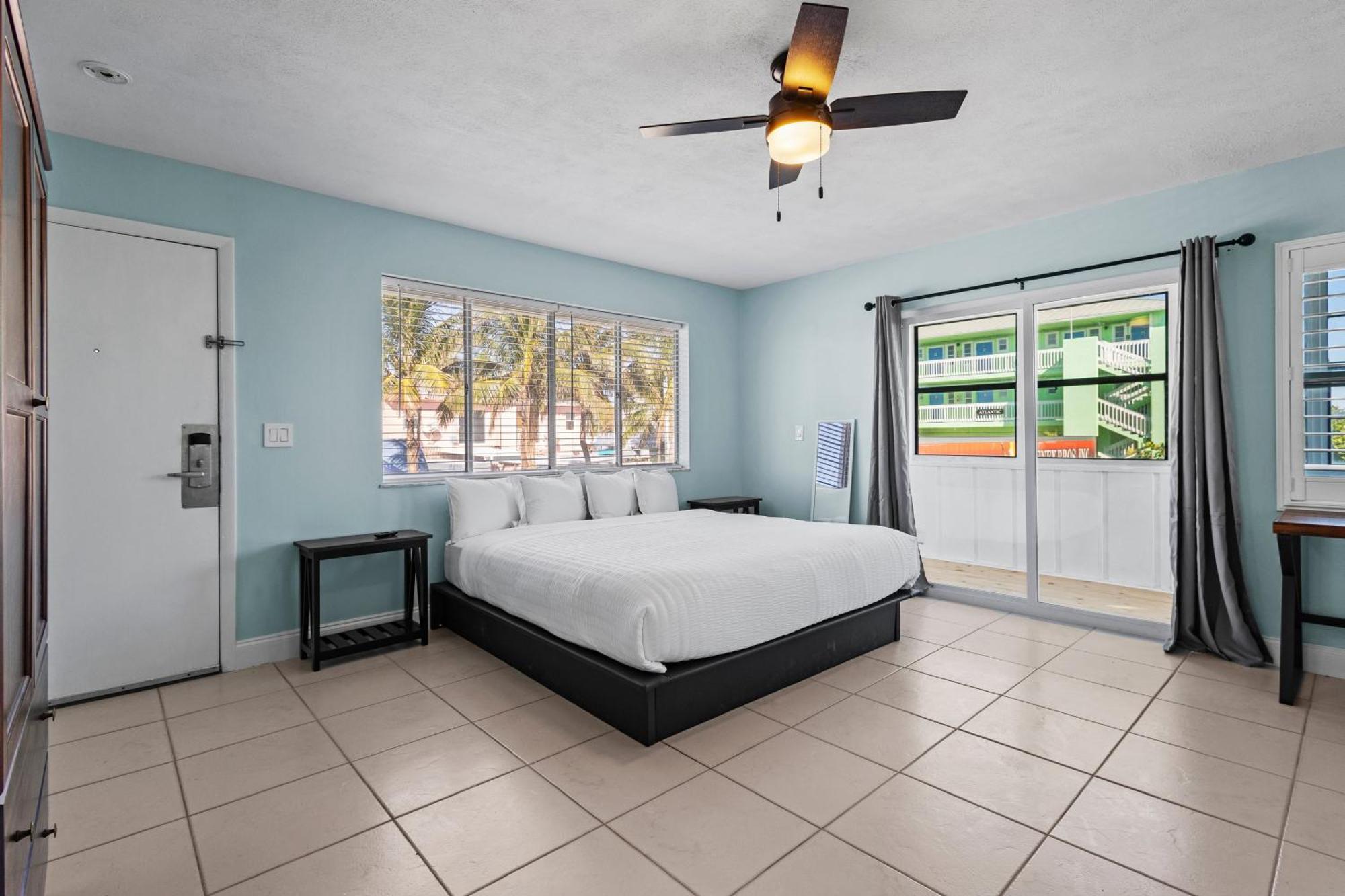 Partial Ocean View Hotel Room- King Bed #1 皮尔斯堡 外观 照片